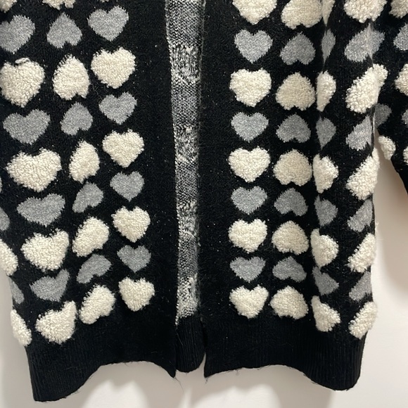 Full of Hearts soft pattern sweater black white gray Size M - Picture 3 of 4